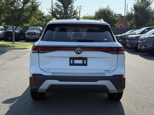 2025 Volkswagen Tiguan 2.0T SE 4MOTION
