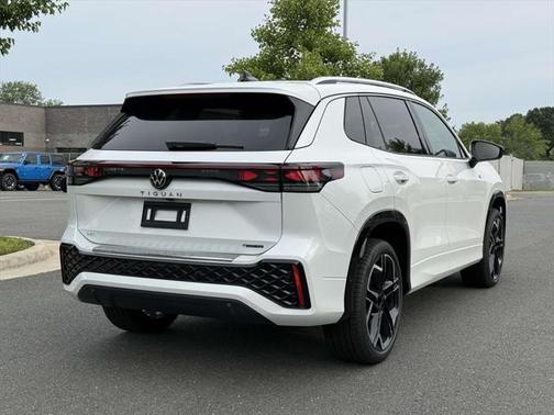 2025 Volkswagen Tiguan 2.0T SEL R-Line 4MOTION