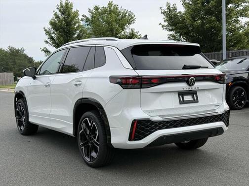 2025 Volkswagen Tiguan 2.0T SEL R-Line 4MOTION