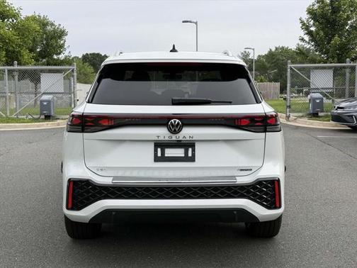 2025 Volkswagen Tiguan 2.0T SEL R-Line 4MOTION