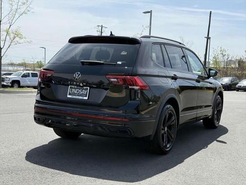 2024 Volkswagen Tiguan 2.0T SE R-Line Black