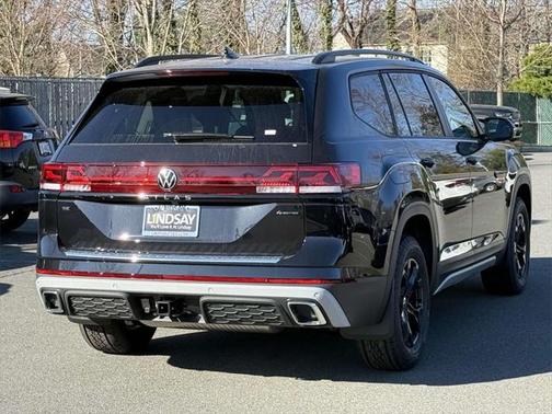 2025 Volkswagen Atlas 2.0T Peak Edition
