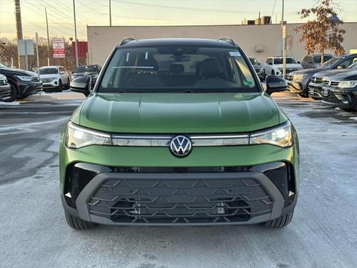 2025 Volkswagen Taos 1.5T SE Black