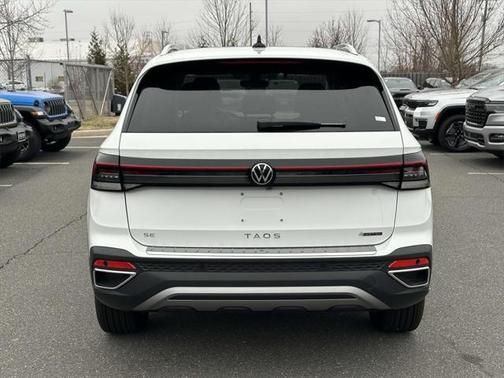 2025 Volkswagen Taos 1.5T SE