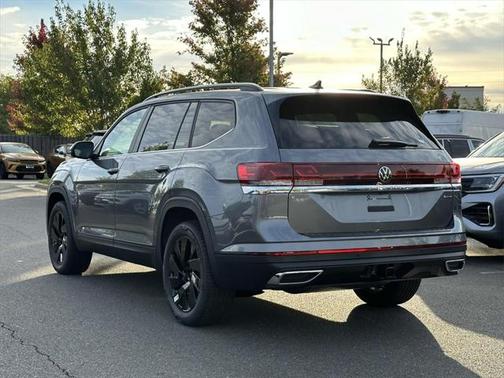 2025 Volkswagen Atlas 2.0T SE w/Technology 4MOTION