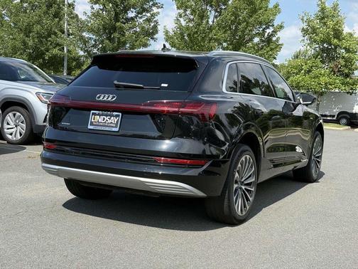 2019 Audi e-tron Premium Plus