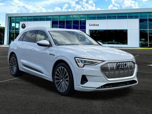 2019 Audi e-tron Premium Plus