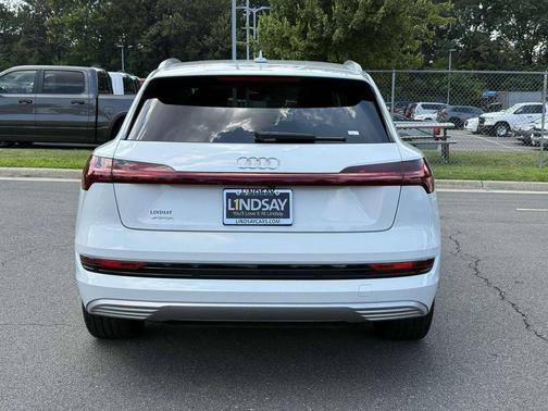 2019 Audi e-tron Premium Plus