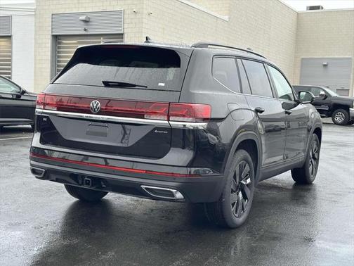 2025 Volkswagen Atlas 2.0T SE w/Technology 4MOTION