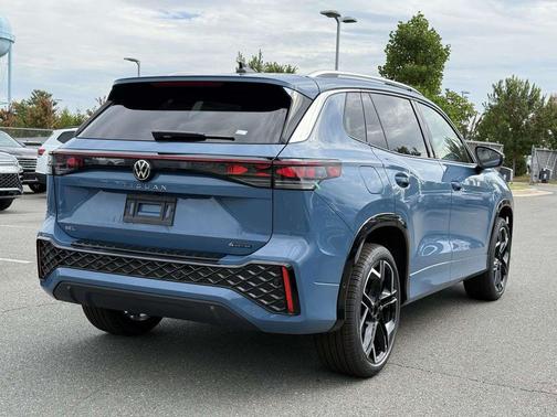 2025 Volkswagen Tiguan 2.0T SEL R-Line 4MOTION