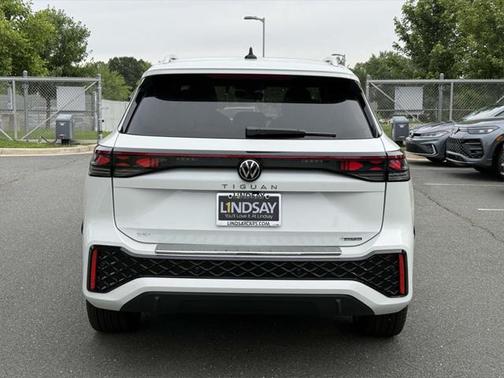2025 Volkswagen Tiguan 2.0T SEL R-Line 4MOTION