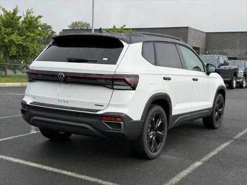 2025 Volkswagen Taos 1.5T SE Black