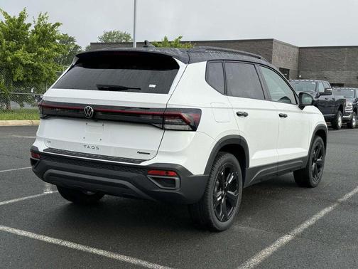 2025 Volkswagen Taos 1.5T SE Black