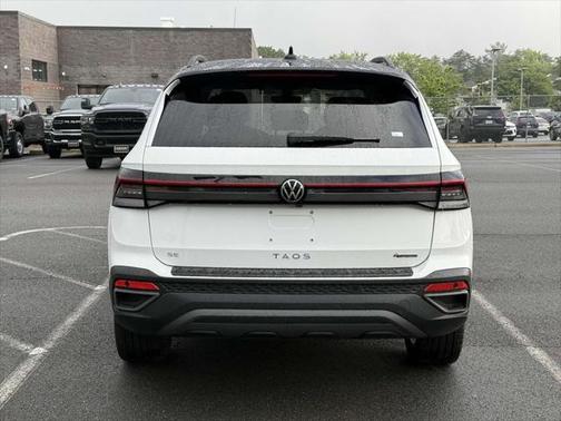 2025 Volkswagen Taos 1.5T SE Black