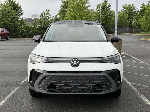 2025 Volkswagen Taos 1.5T SE Black
