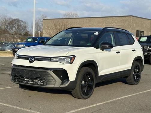 2025 Volkswagen Taos 1.5T SE Black