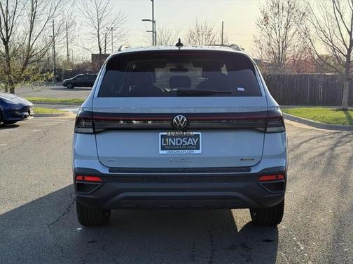 2025 Volkswagen Taos 1.5T SE Black