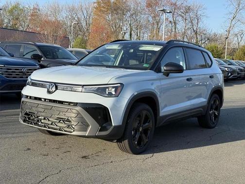 2025 Volkswagen Taos 1.5T SE Black