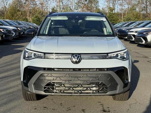 2025 Volkswagen Taos 1.5T SE Black