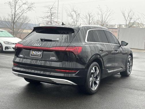Brilliant Black 2022 Audi e-tron Premium