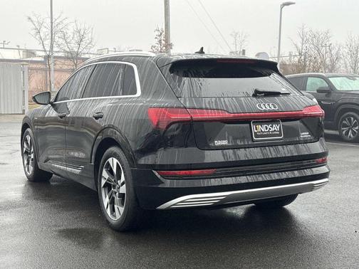 Brilliant Black 2022 Audi e-tron Premium