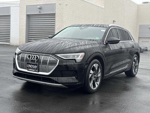 Brilliant Black 2022 Audi e-tron Premium