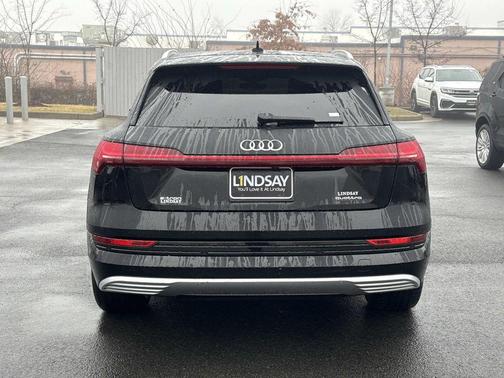 Brilliant Black 2022 Audi e-tron Premium