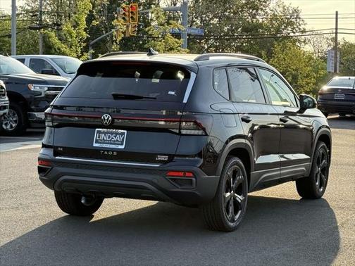 2025 Volkswagen Taos 1.5T SE Black