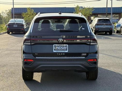 2025 Volkswagen Taos 1.5T SE Black