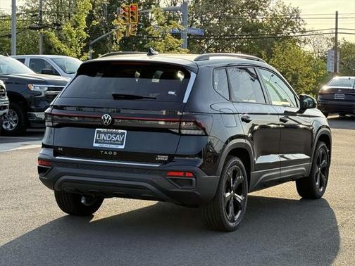 2025 Volkswagen Taos 1.5T SE Black