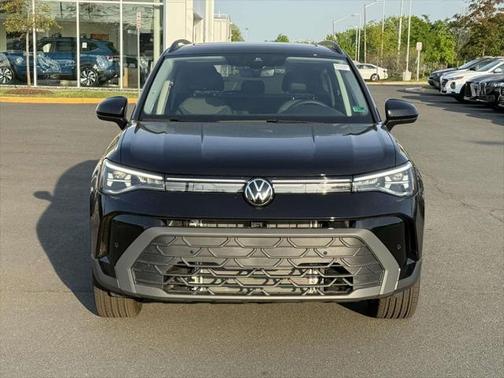 2025 Volkswagen Taos 1.5T SE Black