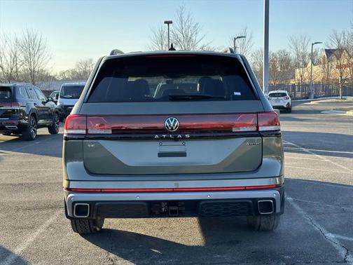 2025 Volkswagen Atlas 2.0T Peak Edition