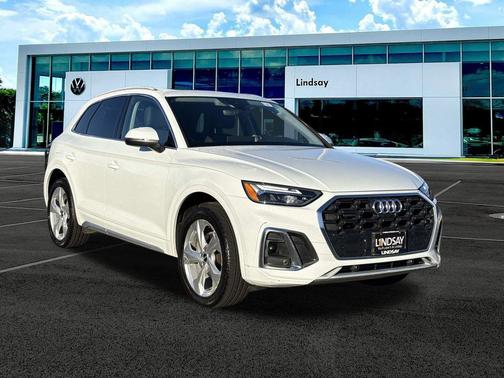 Glacier White Metallic 2023 Audi Q5 45 S line Premium Plus