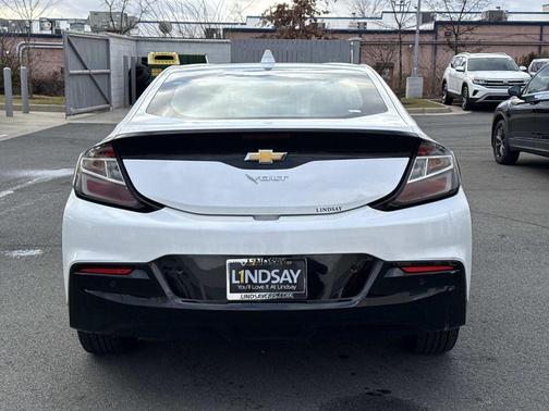 Iridescent Pearl Tricoat 2016 Chevrolet Volt Premier