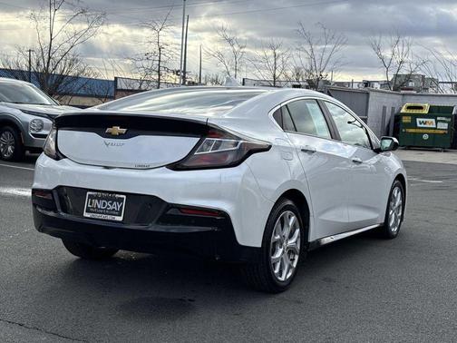 Iridescent Pearl Tricoat 2016 Chevrolet Volt Premier