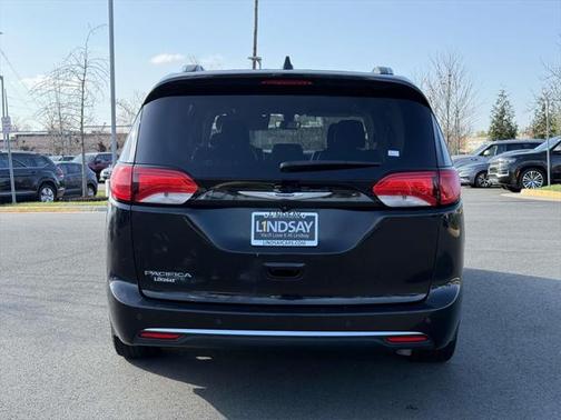 2018 Chrysler Pacifica Touring-L