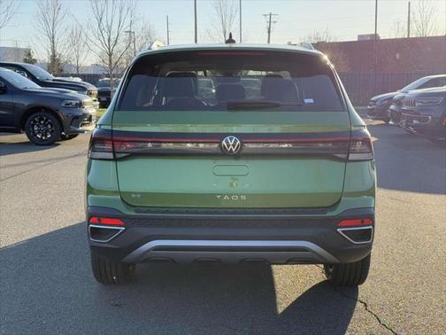 2025 Volkswagen Taos 1.5T SE