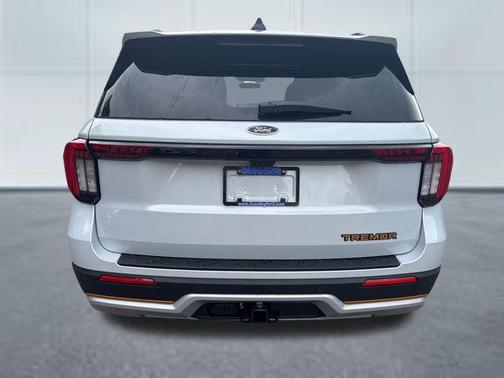 Space White Metallic 2026 Ford Explorer Tremor