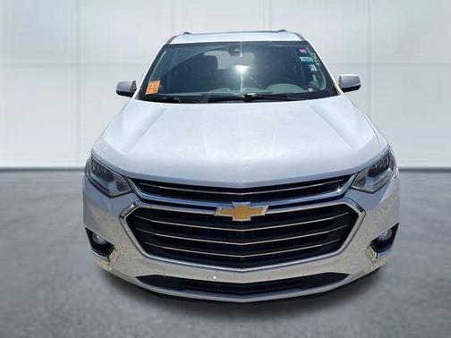 Iridescent Pearl Tricoat 2018 Chevrolet Traverse Premier