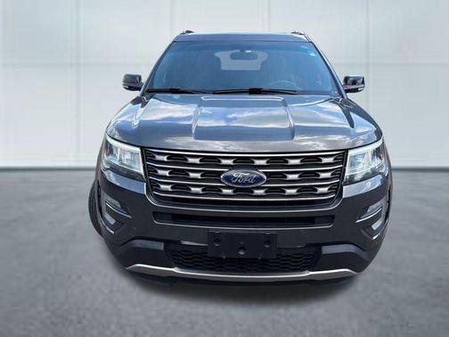 Magnetic 2016 Ford Explorer XLT
