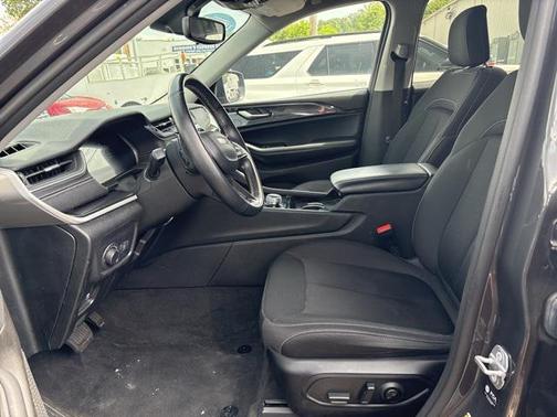 2022 Jeep Grand Cherokee L Laredo