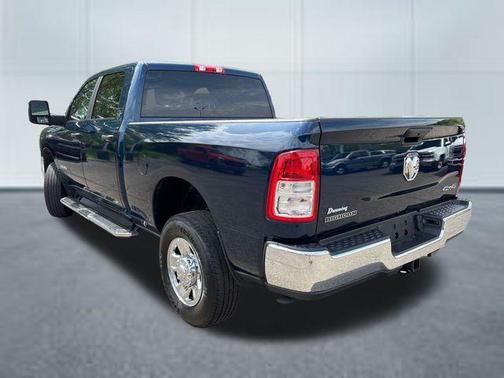 Patriot Blue Pearlcoat 2024 RAM 2500 Big Horn Crew Cab 4x4 6'4' Box