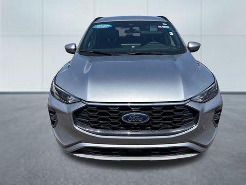 Iconic Silver Metallic 2023 Ford Escape ST-Line Select