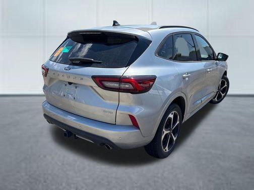 Iconic Silver Metallic 2023 Ford Escape ST-Line Select