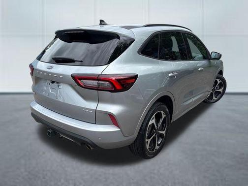Iconic Silver Metallic 2023 Ford Escape ST-Line Select