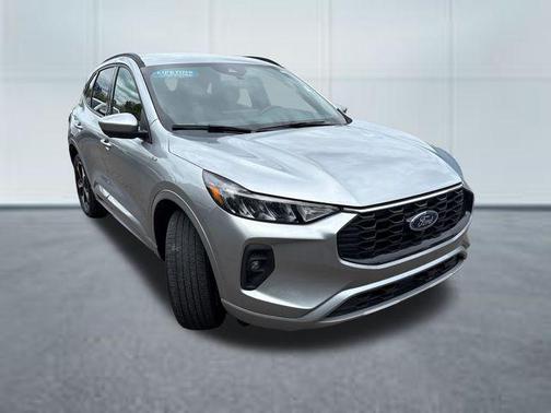 Iconic Silver Metallic 2023 Ford Escape ST-Line Select