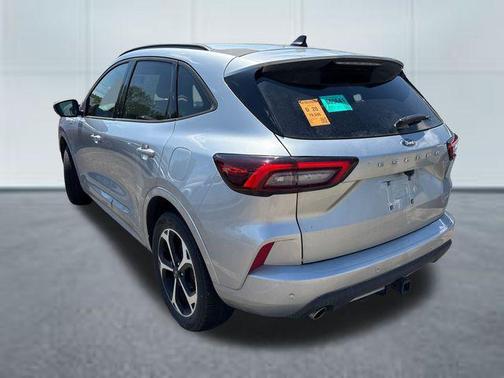 Iconic Silver Metallic 2023 Ford Escape ST-Line Select