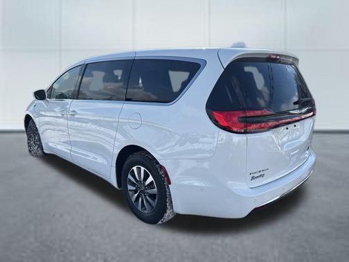 2022 Chrysler Pacifica Hybrid Touring L