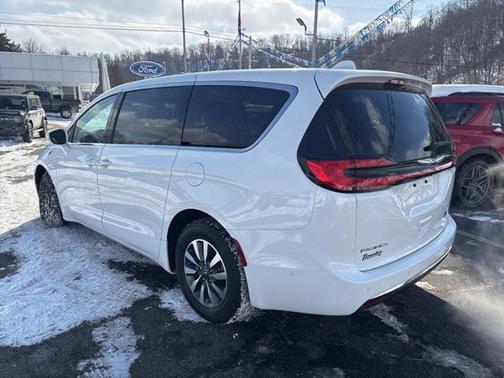 2022 Chrysler Pacifica Hybrid Touring L