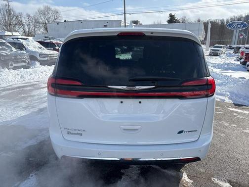 2022 Chrysler Pacifica Hybrid Touring L